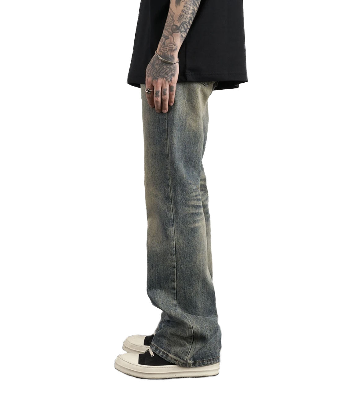 CAPRE Relaxed Fit Distressed Jeans